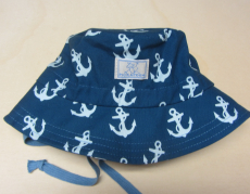 Mütze mit Krempe und Tunnelzug, PICKAPOOH-Fischerhut, 100% Bio-Baumwolle (kbA), marine mit Ankern