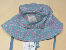 Mütze mit Krempe und Tunnelzug, PICKAPOOH-Fischerhut, 100% Bio-Baumwolle (kbA), blau Blumen