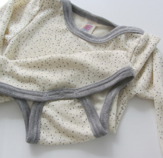 Engel Body langarm, 70% Bio-Wolle (kbT) und 30% Seide, natur bedruckt