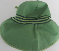 Mütze mit Schild und Nackenschutz PICKAPOOH-Tim Strick UV 60, 100% Bio-Baumwolle (kbA), green tea