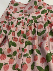 Walkiddy Musselin Trägerkleid, 90% Bio-Baumwolle (kbA) 10% Hanf, rosa mit Erdbeermuster