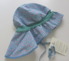 Mütze mit Schild und Nackenschutz PICKAPOOH-Feuerwehr Strick, 100% Bio-Baumwolle (kbA), blau Blumen