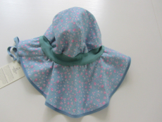 Mütze mit Schild und Nackenschutz PICKAPOOH-Feuerwehr Strick, 100% Bio-Baumwolle (kbA), blau Blumen